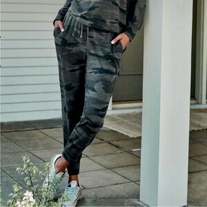 NWOT Hard Tail Forever Camo Fleece Jogger